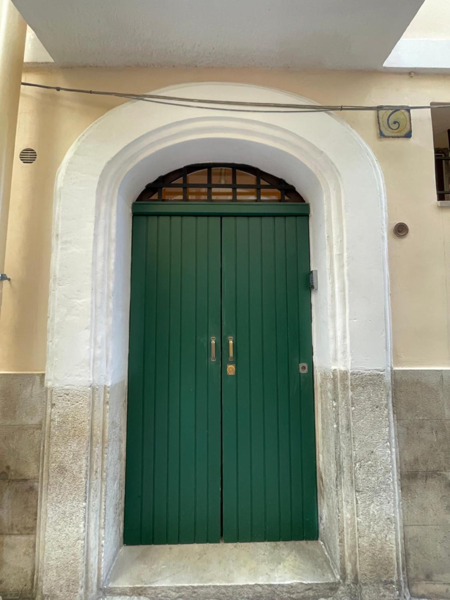 Il Serafino Holiday Suites Барі Екстер'єр фото